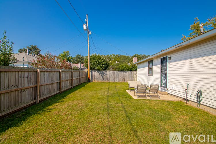 Sherwood House: 106 Willow Grove Ct