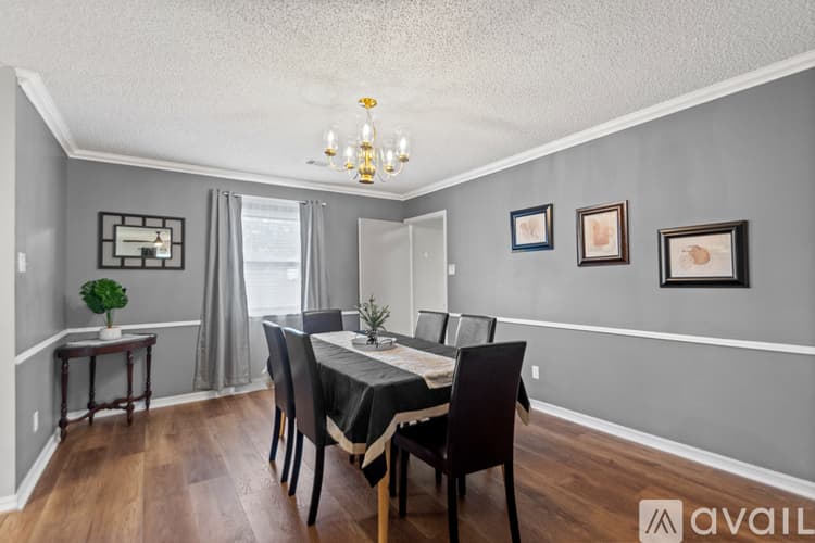 Sherwood House: 106 Willow Grove Ct