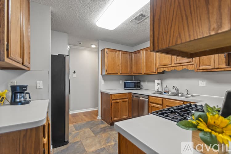 Sherwood House: 106 Willow Grove Ct
