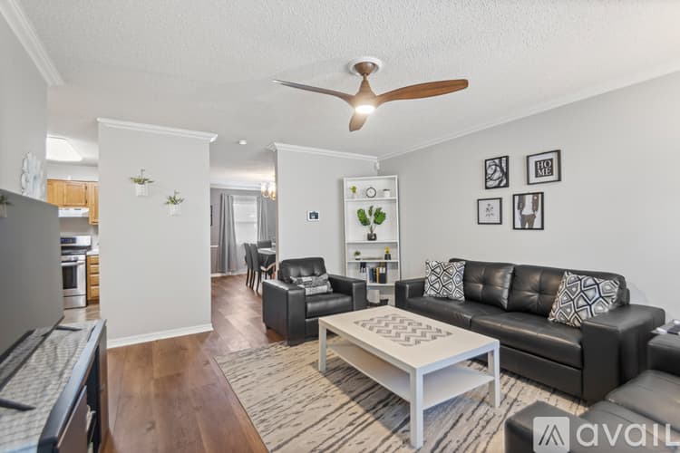 Sherwood House: 106 Willow Grove Ct
