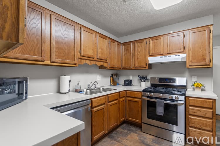Sherwood House: 106 Willow Grove Ct