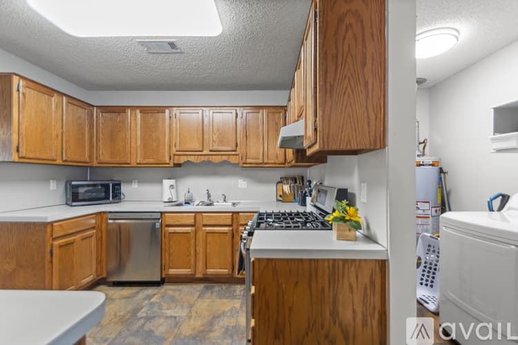 Sherwood House: 106 Willow Grove Ct