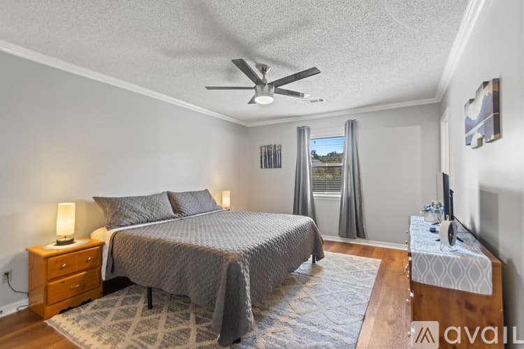 Sherwood House: 106 Willow Grove Ct