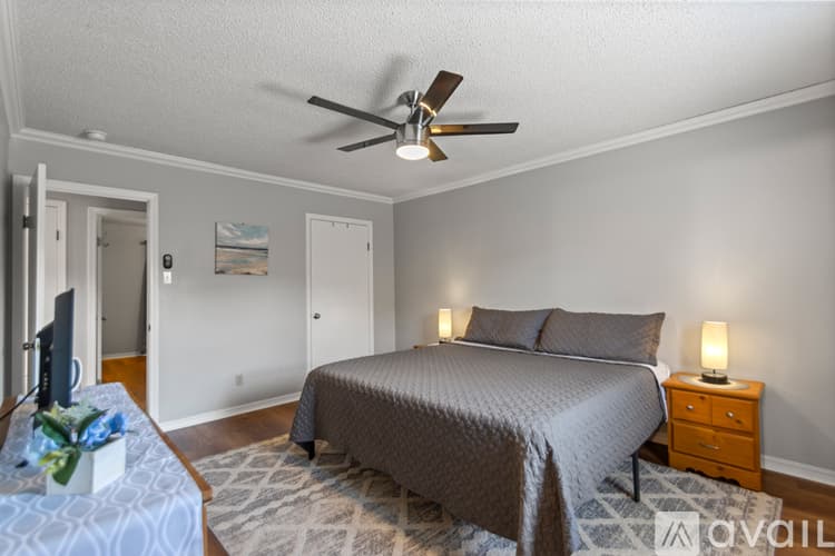 Sherwood House: 106 Willow Grove Ct