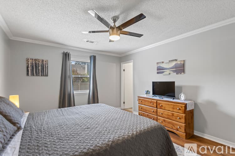 Sherwood House: 106 Willow Grove Ct