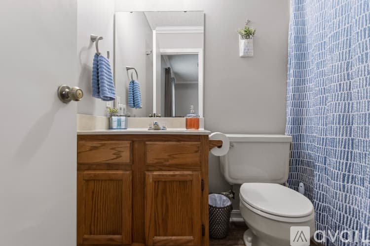 Sherwood House: 106 Willow Grove Ct
