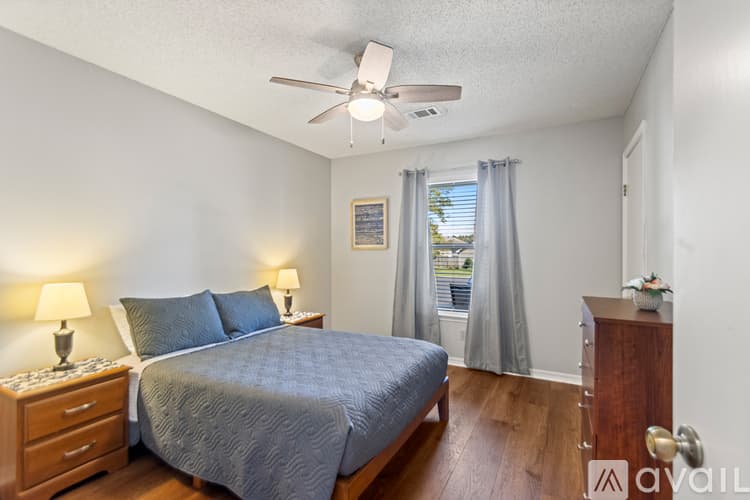 Sherwood House: 106 Willow Grove Ct