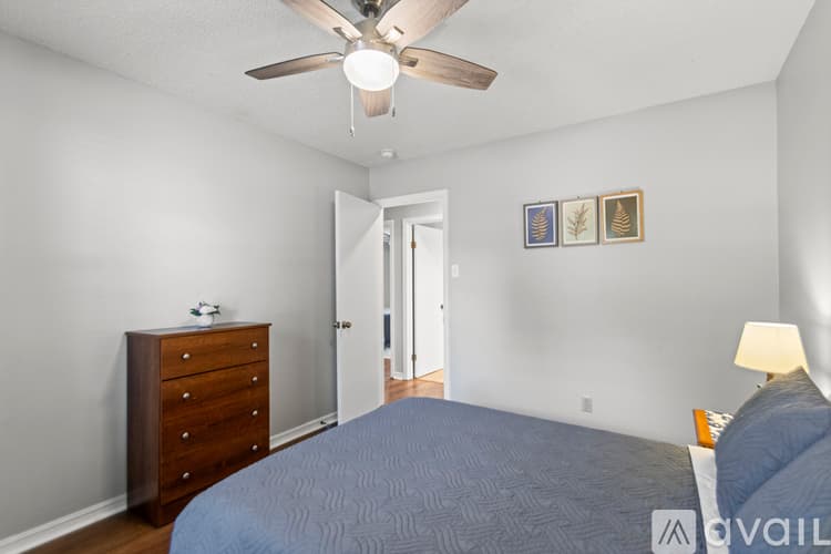 Sherwood House: 106 Willow Grove Ct