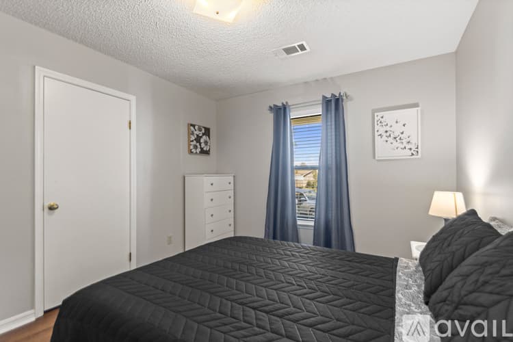 Sherwood House: 106 Willow Grove Ct