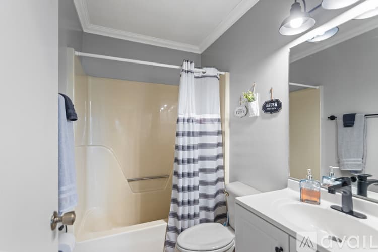 Sherwood House: 106 Willow Grove Ct