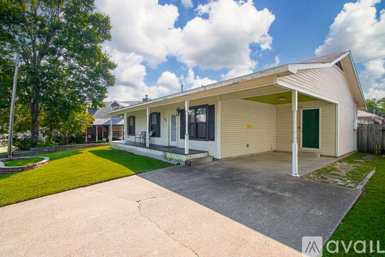 Sherwood House: 106 Willow Grove Ct
