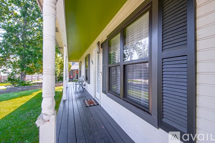 Sherwood House: 106 Willow Grove Ct