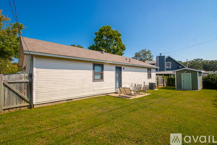 Sherwood House: 106 Willow Grove Ct