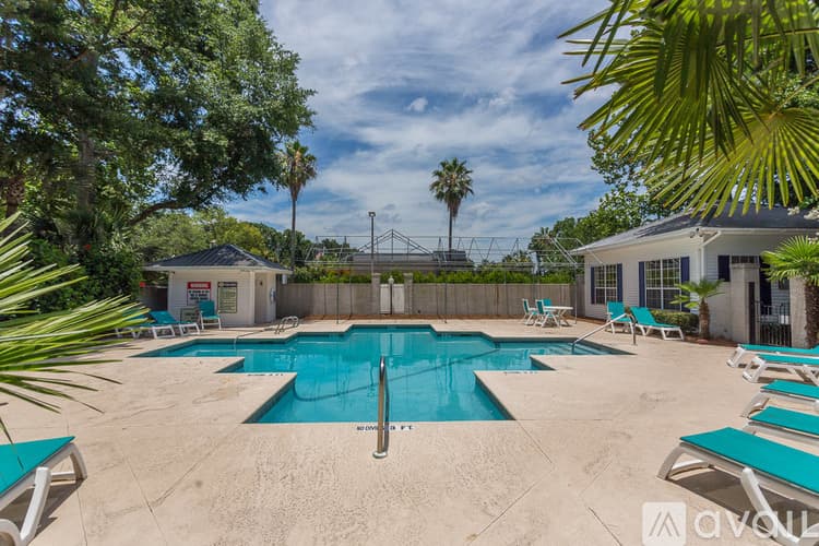 St. Simons Island Townhome: 132 S Island Square Dr