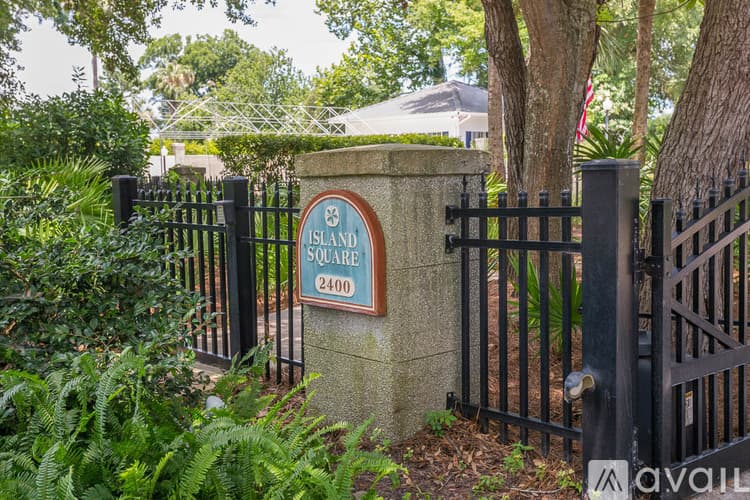 St. Simons Island Townhome: 132 S Island Square Dr