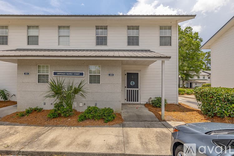 St. Simons Island Townhome: 132 S Island Square Dr