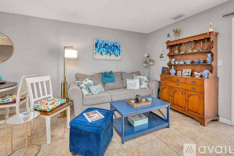St. Simons Island Townhome: 132 S Island Square Dr