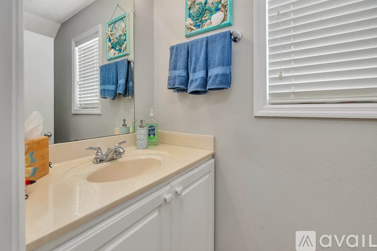 St. Simons Island Townhome: 132 S Island Square Dr