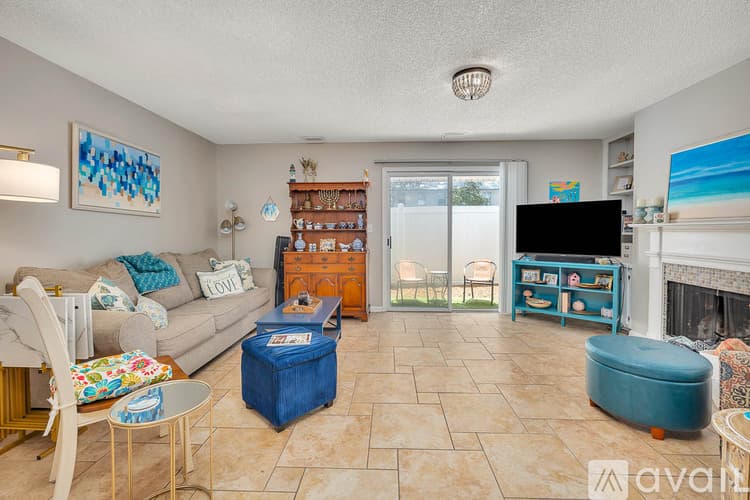 St. Simons Island Townhome: 132 S Island Square Dr