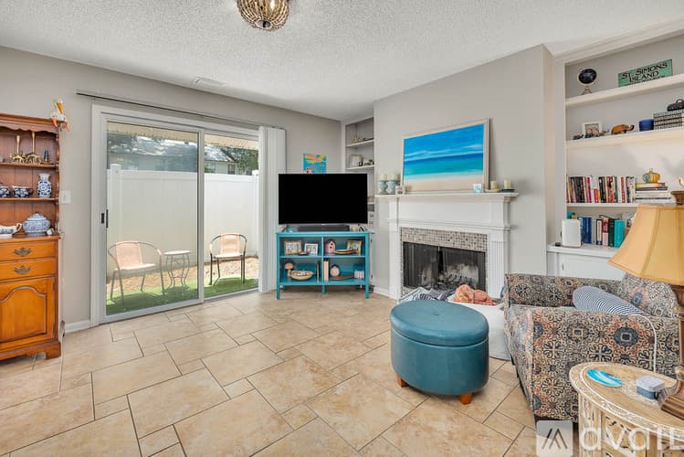 St. Simons Island Townhome: 132 S Island Square Dr