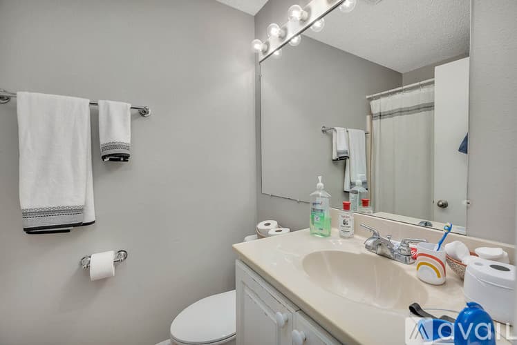 St. Simons Island Townhome: 132 S Island Square Dr