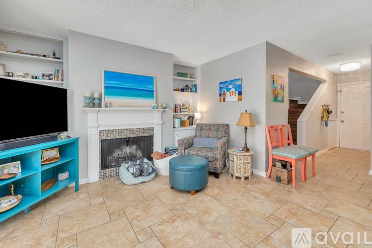 St. Simons Island Townhome: 132 S Island Square Dr