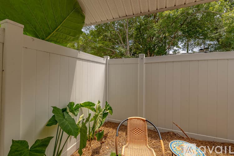 St. Simons Island Townhome: 132 S Island Square Dr