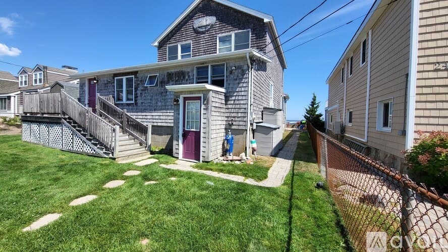 Wells House: 22 Gold Ribbon Dr