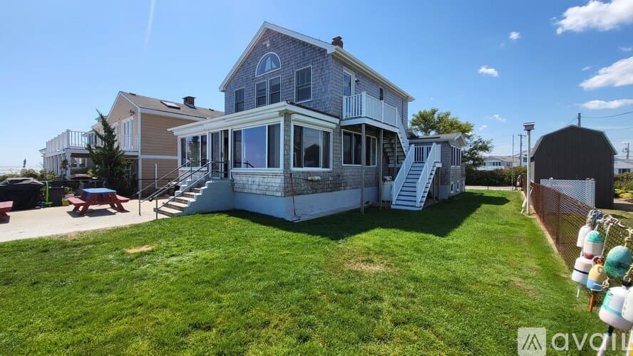 Wells House: 22 Gold Ribbon Dr