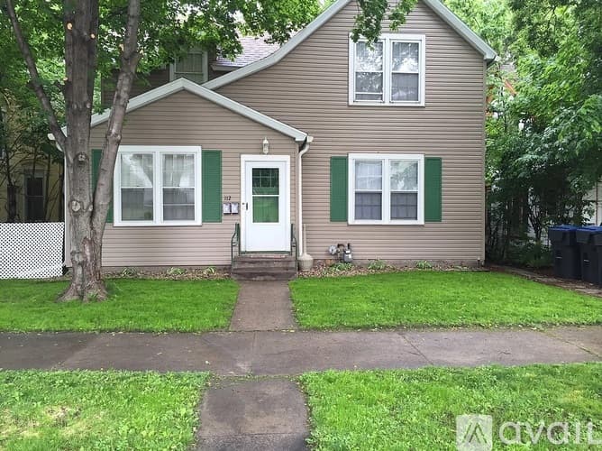 Mankato Apartment: 112 S 5th St