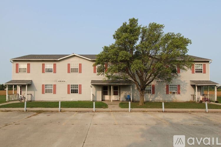 Woodburn Apartment: 22156 Maple Ct