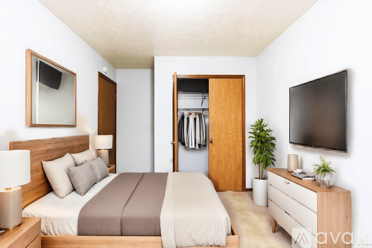 Woodburn Apartment: 22156 Maple Ct