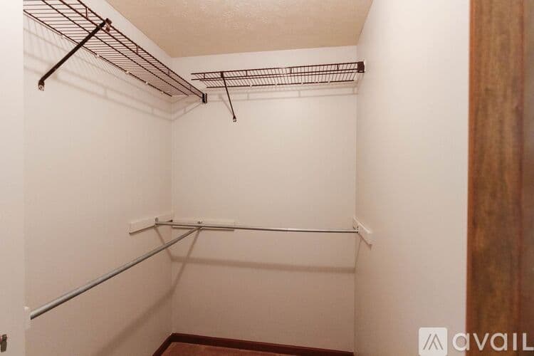 Woodburn Apartment: 22156 Maple Ct
