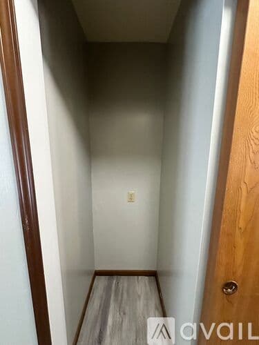 Woodburn Apartment: 22156 Maple Ct