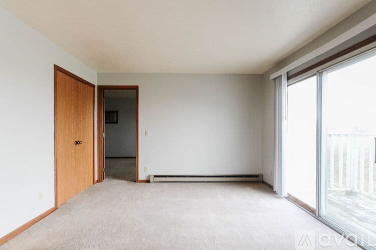 Woodburn Apartment: 22156 Maple Ct