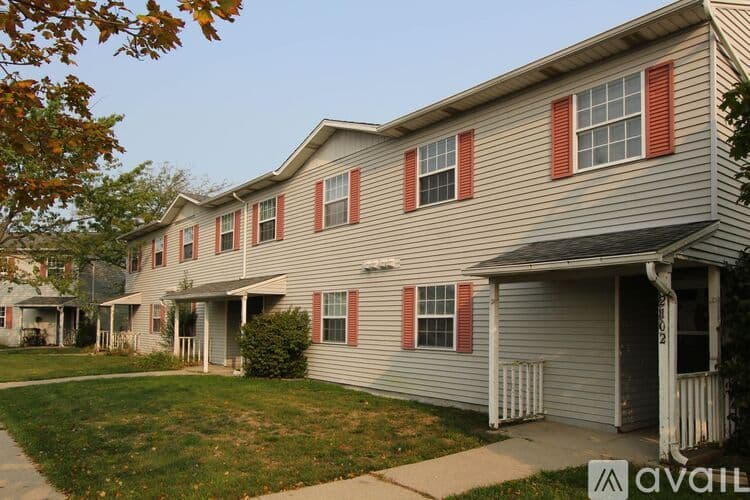 Woodburn Apartment: 22156 Maple Ct