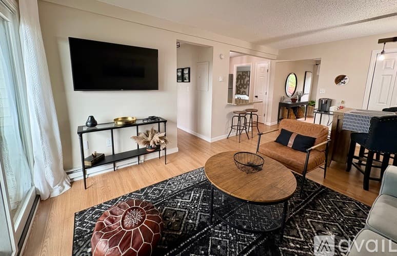 Laconia Condo: 144 Treetop Circle