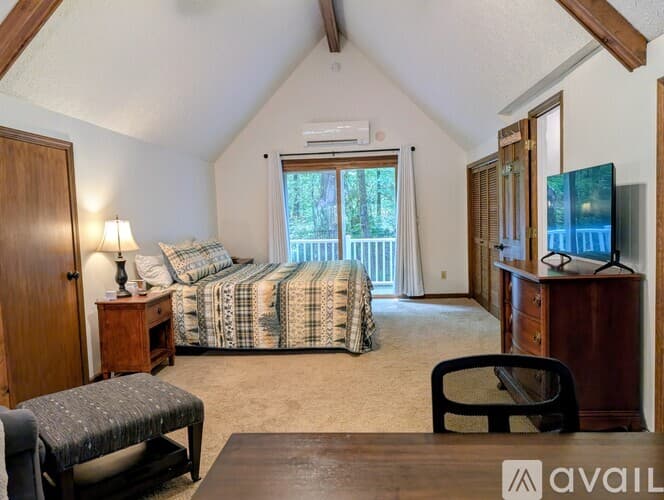 Dillard House: 26 Buttermilk Cir