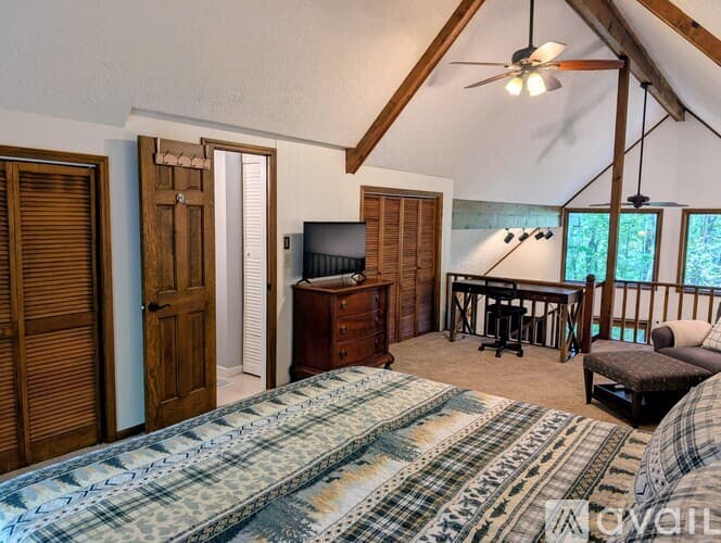 Dillard House: 26 Buttermilk Cir