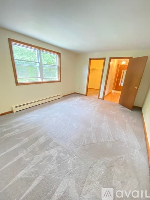 Salem Townhome: 14 Clare Lane