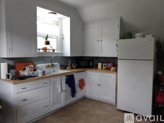 Mankato Apartment: 112 S 5th St