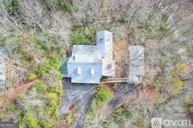 Clayton House: 524 Stornoway Dr