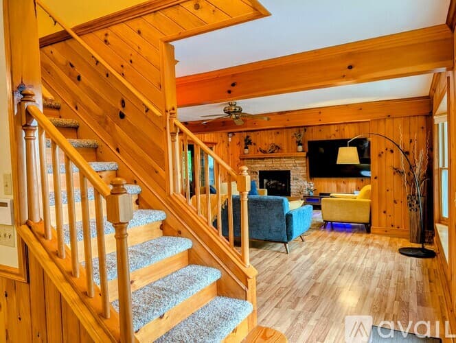 Clayton House: 524 Stornoway Dr