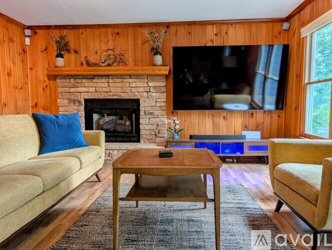 Clayton House: 524 Stornoway Dr