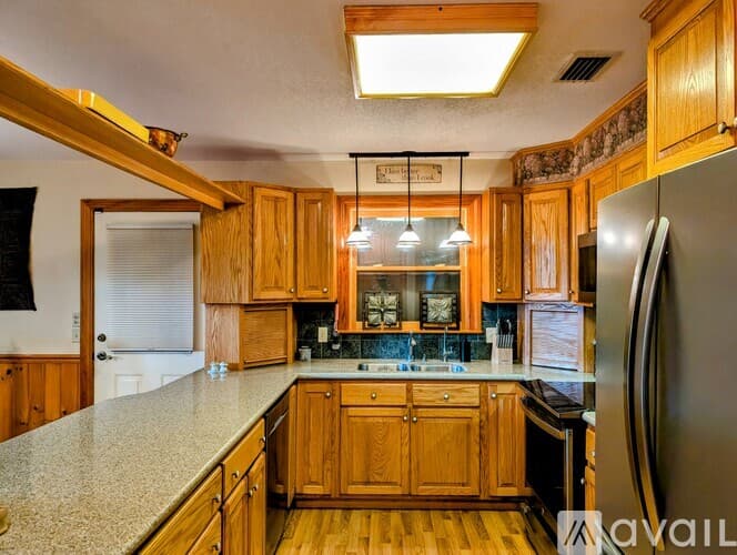 Clayton House: 524 Stornoway Dr