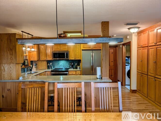 Clayton House: 524 Stornoway Dr