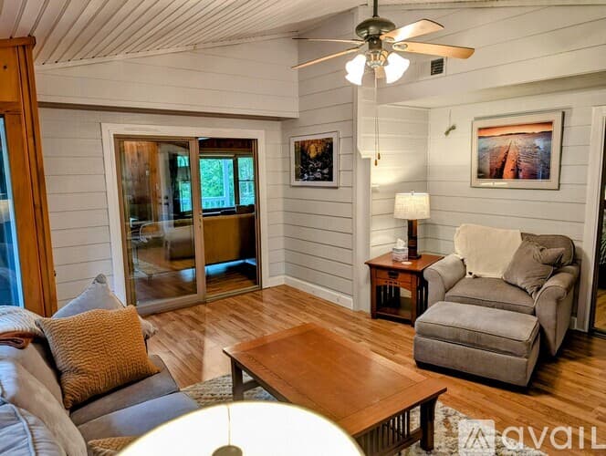 Clayton House: 524 Stornoway Dr