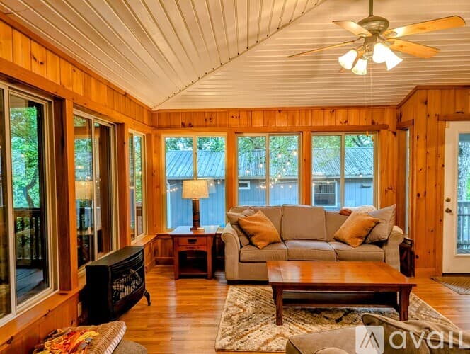 Clayton House: 524 Stornoway Dr