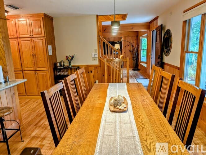 Clayton House: 524 Stornoway Dr