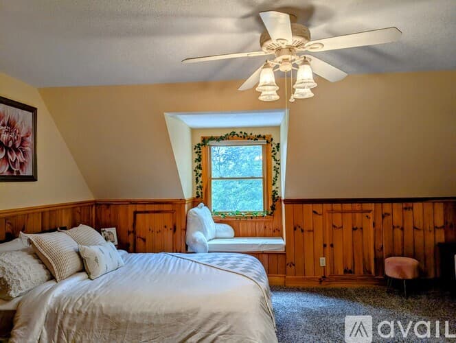 Clayton House: 524 Stornoway Dr